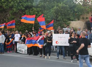 Ապրիլի 23 և24 -ին բողոքի ակցիաներ և ոգեկոչման արարողություններ են տեղի ունեցել Թել Ավիվում և Երուսաղեմում Հայերի բողոքի ցույցը Թել Ավիվում Թուրքիայի դեսպանության շենքի առջև: 24-ը ապրիլի, 2019 թ․ (արխիվ)