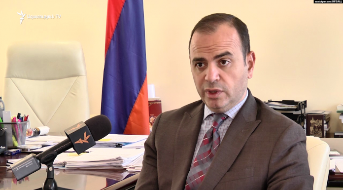 Սփյուռքի գործերի գլխավոր հանձնակատար Զարեհ Սինանյանը՝ Սիրիայում հայ համայնքի անվտանգության մասին Սփյուռքի գործերի գլխավոր հանձնակատար Զարեհ Սինանյանը(լուսանկարը «Ազատություն» ռադիոկայանի պաշտոնական կայքից