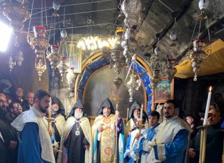 Հայկական կողմը սադրանք է որակում հույն հոգևորականների սարքած կռիվը Սուրբ Ծննդյան տաճարում Իսրայել, Երուսաղեմի Հայոց պատրիարք Նուրհան արքեպիսկոպոս Մանուկյանը և Պատրիարքության միաբանները Բեթղեհեմի Սուրբ Ծննդյան տաճարում, 19 հունվարի, 2020թ.