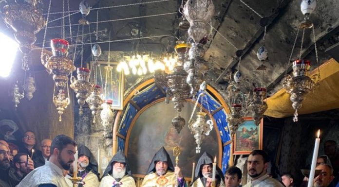 Հայկական կողմը սադրանք է որակում հույն հոգևորականների սարքած կռիվը Սուրբ Ծննդյան տաճարում Իսրայել, Երուսաղեմի Հայոց պատրիարք Նուրհան արքեպիսկոպոս Մանուկյանը և Պատրիարքության միաբանները Բեթղեհեմի Սուրբ Ծննդյան տաճարում, 19 հունվարի, 2020թ.