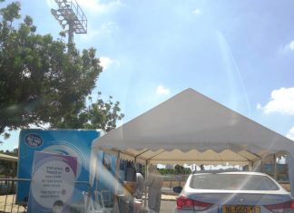 Իսրայելում կորոնավիրուսի 2-րդ ալիքի ֆոնին` կրկին սահմանափակումներ են կիրառվում Իսրայելի Պետախ Տիկվա քաղաքի մարզադաշտի մոտ թեստավորում են իրականացնում, 28 հունիսի, 2020թ.