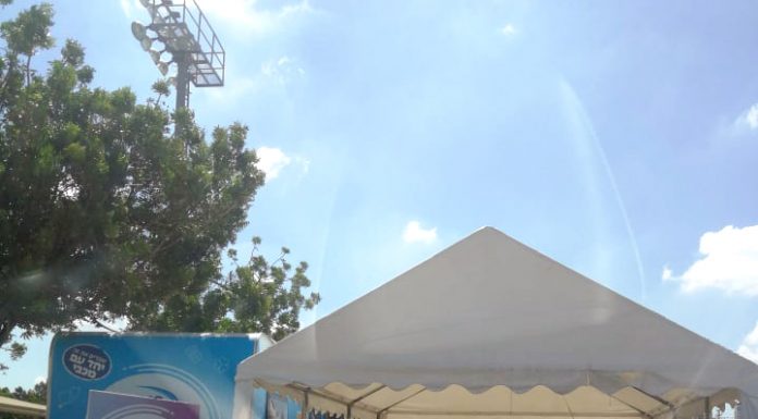 Իսրայելում կորոնավիրուսի 2-րդ ալիքի ֆոնին` կրկին սահմանափակումներ են կիրառվում Իսրայելի Պետախ Տիկվա քաղաքի մարզադաշտի մոտ թեստավորում են իրականացնում, 28 հունիսի, 2020թ.