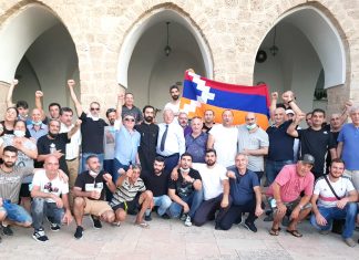 Թուրք – ազերական խուժանի սադրանքը հայկական վանքի դիմաց Լուսանկարում՝ ՀՀ արտակարգ ու լիազոր դեսպան Արմեն Սմբատյանն ու Յաֆոյի հոգևոր հովիվը մի խումբ հայորդիների հետ միասին