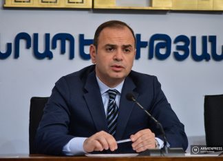 ՀՀ սփյուռքի գործերի գլխավոր հանձնակատարը Ամանորյա շնորհավորանքները «Նաիրի» միությանը Լուսանկարում՝ ՀՀ սփյուռքի գործերի գլխավոր հանձնակատար Զարեհ Սինանյանը