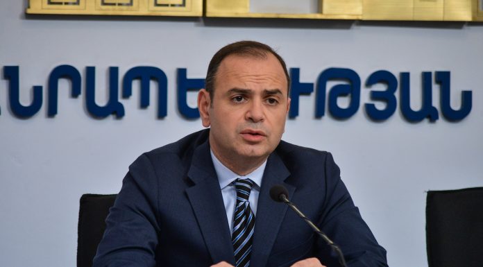 ՀՀ սփյուռքի գործերի գլխավոր հանձնակատարը Ամանորյա շնորհավորանքները «Նաիրի» միությանը Լուսանկարում՝ ՀՀ սփյուռքի գործերի գլխավոր հանձնակատար Զարեհ Սինանյանը