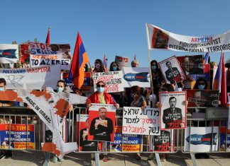 Իսրայելաբնակ հայերը պահանջում են ճանաչել Արցախի անկախությունն ու դադարեցնել զենքի վաճառքն Ադրբեջանին Լուսանկարում՝ Հայ ցուցարարներն Իսրայելի արտաքին գործերի նախարարության դիմաց