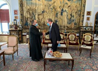 Հունվարի 4-ին Երուսաղեմի Հայոց պատրիարքարան այցելեց Իսրայելում Ռուսաստանի Դաշնության դեսպան Անատոլի Վիկտորովը Լուսանկարում՝ Իսրայելում Ռուսաստանի Դաշնության արտակարգ ու լիզաոր դեսպան Անատոլի Վիկտորովն Երուսաղեմի Հայ պատրիարք Ամեն. Տ. Նուրհան արք. Մանուկյանի հետ հանդիպման ժամանակ