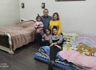 Համայնքային ծրագիրը ևս մեկ ընտանիքի տնակից տեղափոխեց քարաշեն կառույց Լուսանկարում՝ Զաքարյանների ընտանիքը