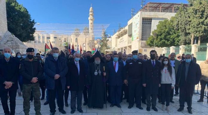 Իսրայելի հայ համայնքը հին տոմարով նշեց Ամանորն ու Սուրբ Ծնունդը Լուսանկարում՝ Երուսաղեմի Հայոց պատրիարքարանիլուսարարապետ Սևան արքեպիսկոպոս Ղարիբյանի գլխավորած հայկական թափորը Բեթղեհեմում