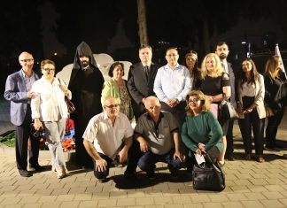 Հայոց Ցեղասպանության սրբադասված նահատակների հիշատակին նվիրված հուշ-երեկոն Պետախ Տիկվայի «Համայնքների այգում» Լուսանկարում՝ ՀՀ դեսպան պրն. Արման Հակոբյանը, հյուպատոս պրն. Նարեկ Ղազարյանն, երկրի կենտրոնական շրջանների հոգևոր հովիվ հայր Գևորգ աբեղա Հայրապետյան և համայնքային ներկայացուցիչներ ու հյուրեր