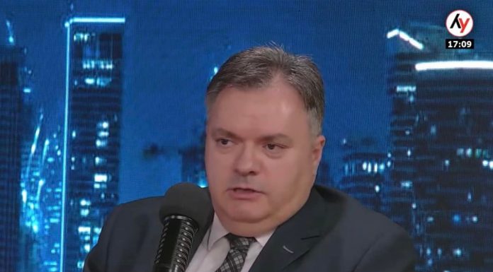 Հայաստանը խաչմերուկում. ՀԱՏՈՒԿ ԹՈՂԱՐԿՈՒՄ, ՈՒԿՐԱԻՆԱ | մայիսի 17/05/2022 Լուսանկարում՝ Հայաստանի արտակարգ և լիազոր դեսպան Արման Հակոբյանը՝ հրեական ռադիոյի եթերում