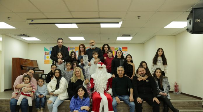 Պետախ Տիկվայի հայկական դպրոցի աշակերտները ծնողների հետ միասին տոնեցին Ամանորը